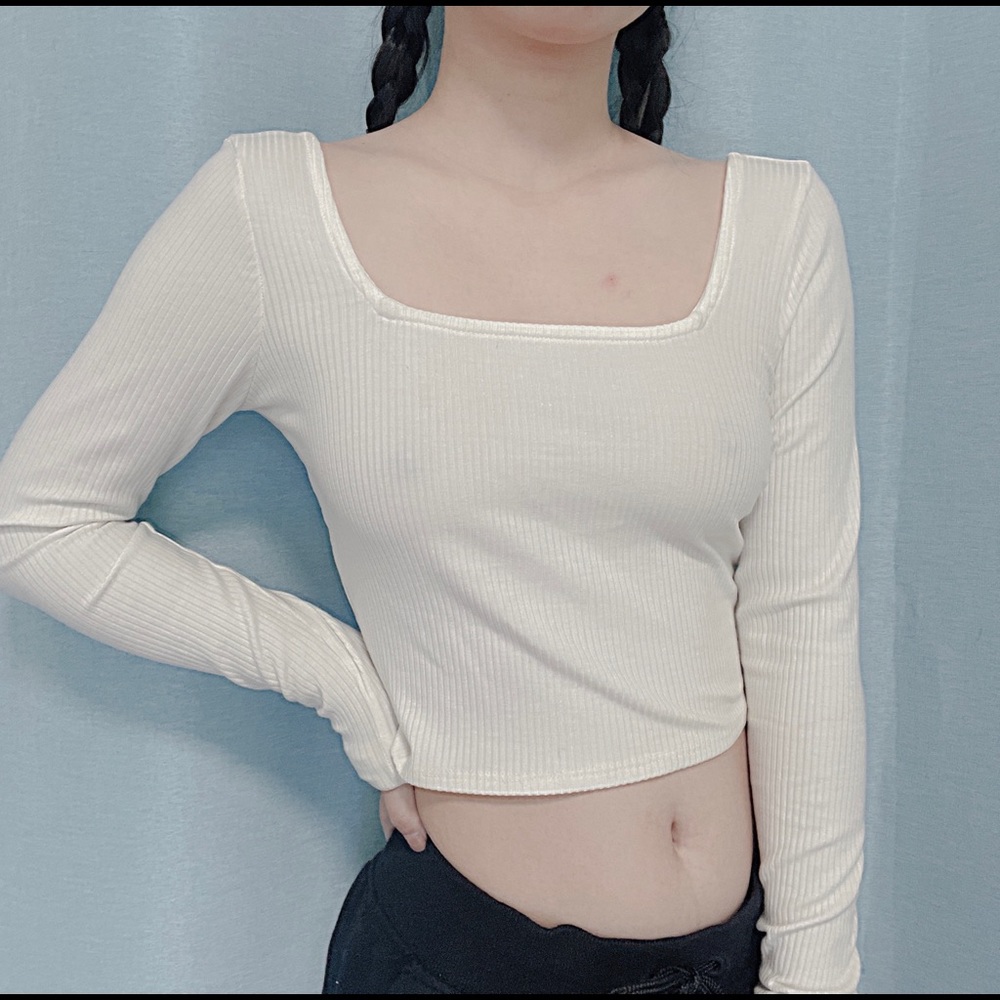 ⚪️Square Neck Long Sleeve Knit Cropped Top ⚪️